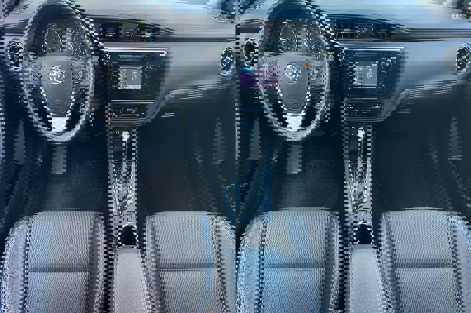 Used 2017 Toyota Corolla SE w/ Carpet Mat Package (TMS) image 4