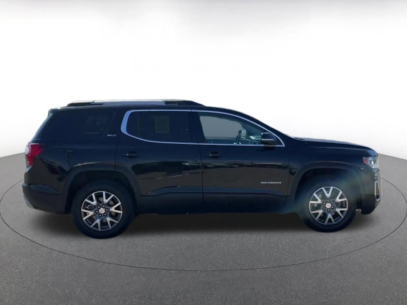 Used 2023 GMC Acadia SLT image 16
