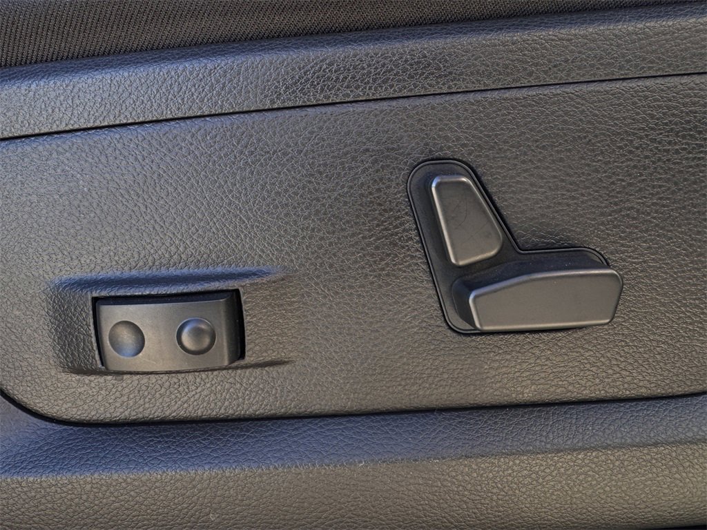 Used 2023 RAM 2500 Limited image 32