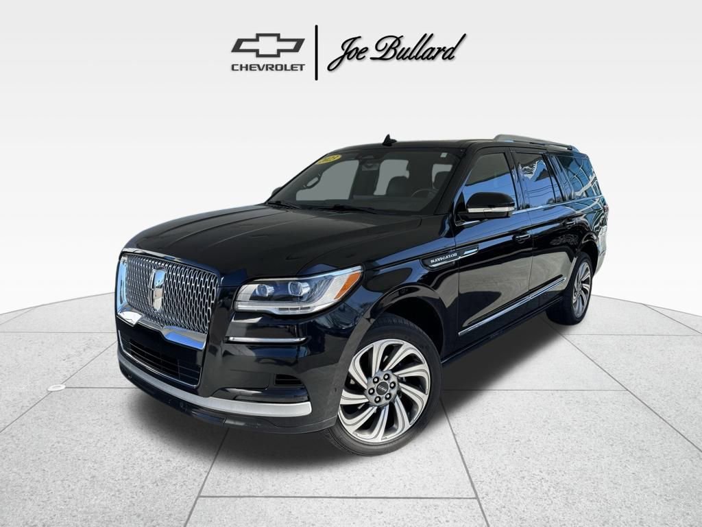 Used 2023 Lincoln Navigator L Reserve image 1