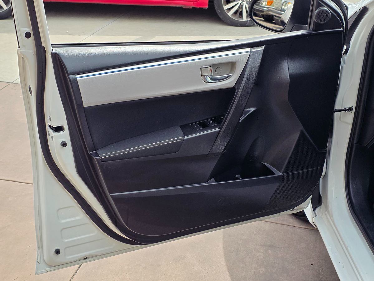 Used 2015 Toyota Corolla LE FWD image 25