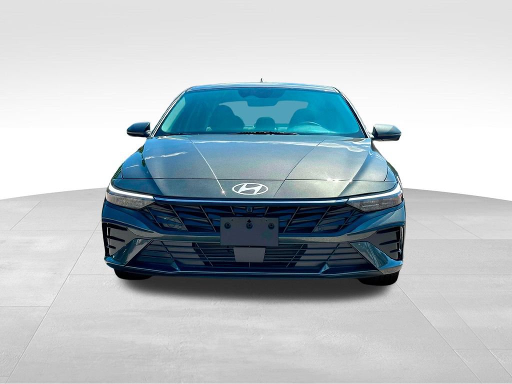 Used 2025 Hyundai Elantra Limited FWD image 13
