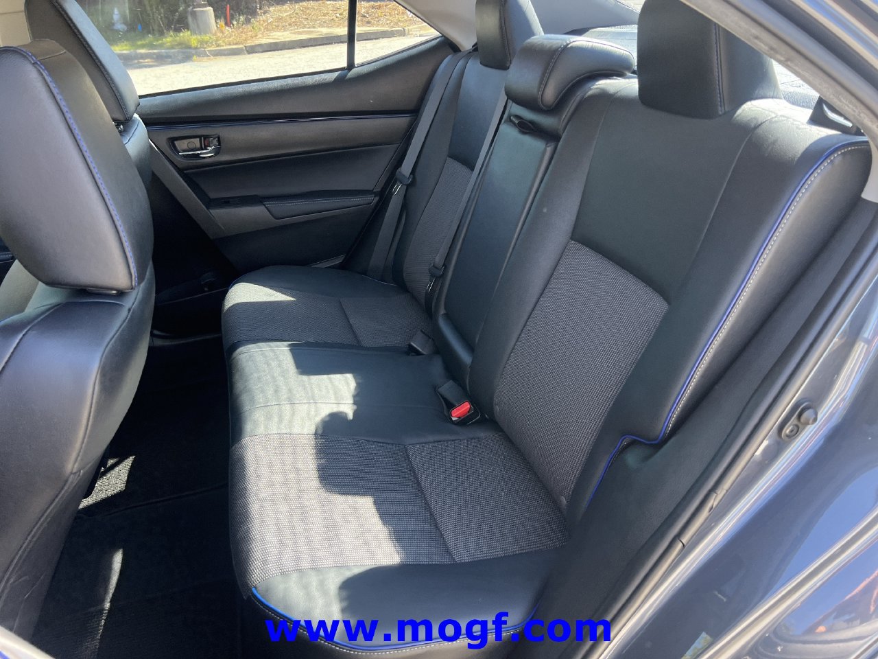 Used 2018 Toyota Corolla SE w/ SE Premium Package FWD image 20