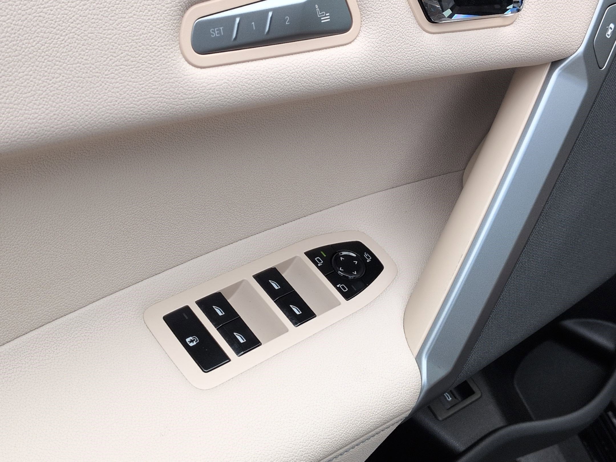 Certified 2025 BMW iX M60 AWD/4WD image 15