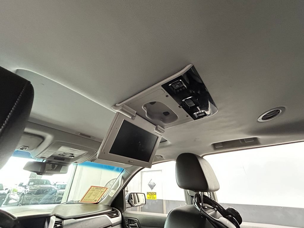 Used 2020 Chevrolet Suburban LT RWD image 42