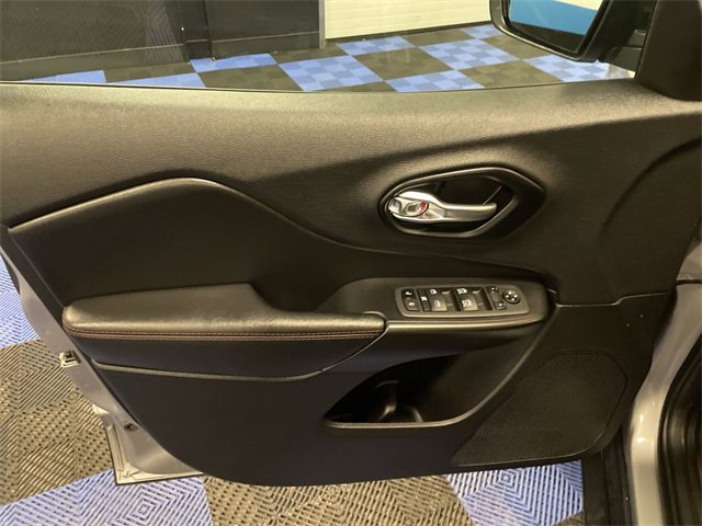 Used 2022 Jeep Cherokee Trailhawk image 13