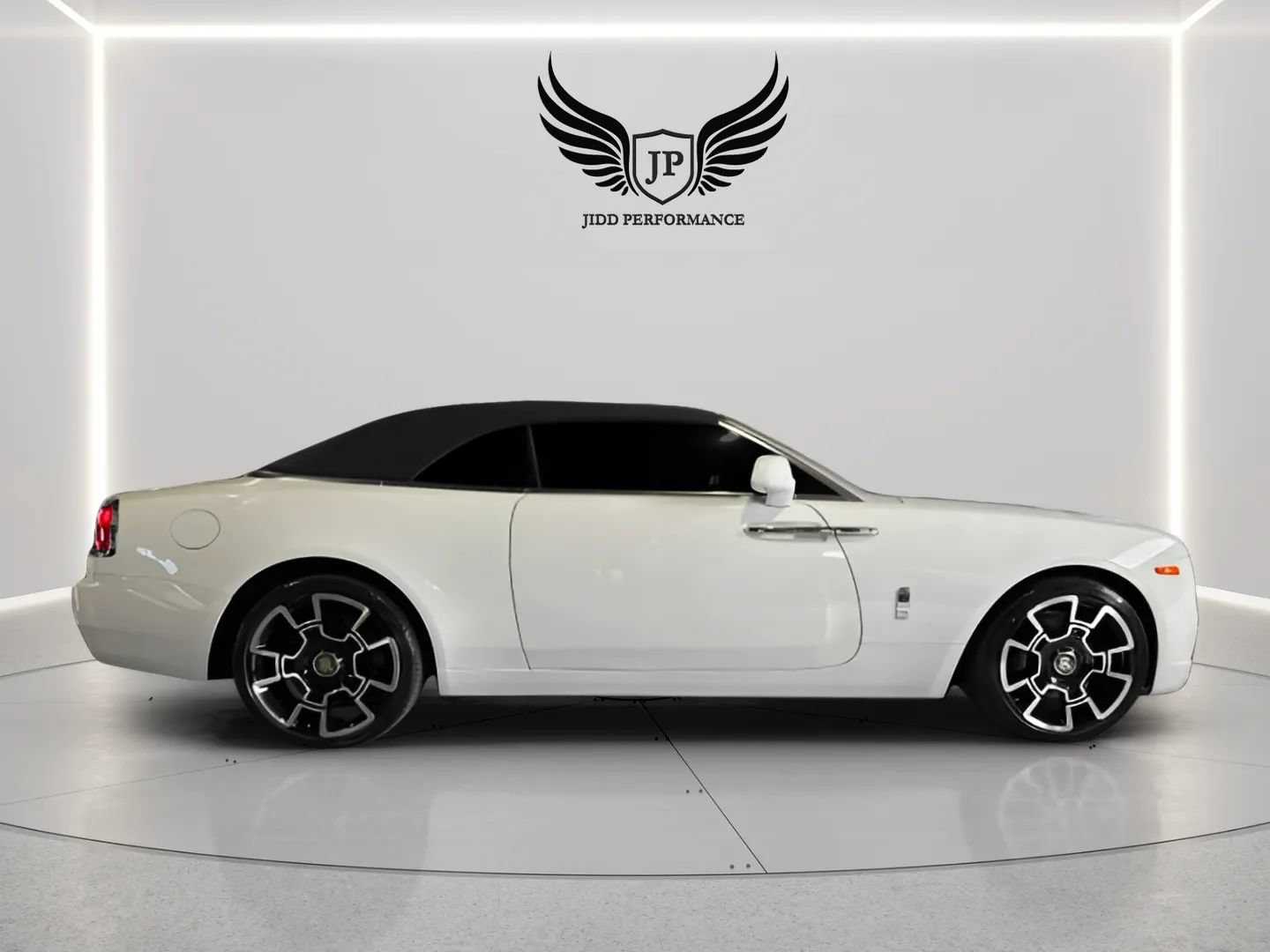 Used 2016 Rolls-Royce Dawn RWD image 15
