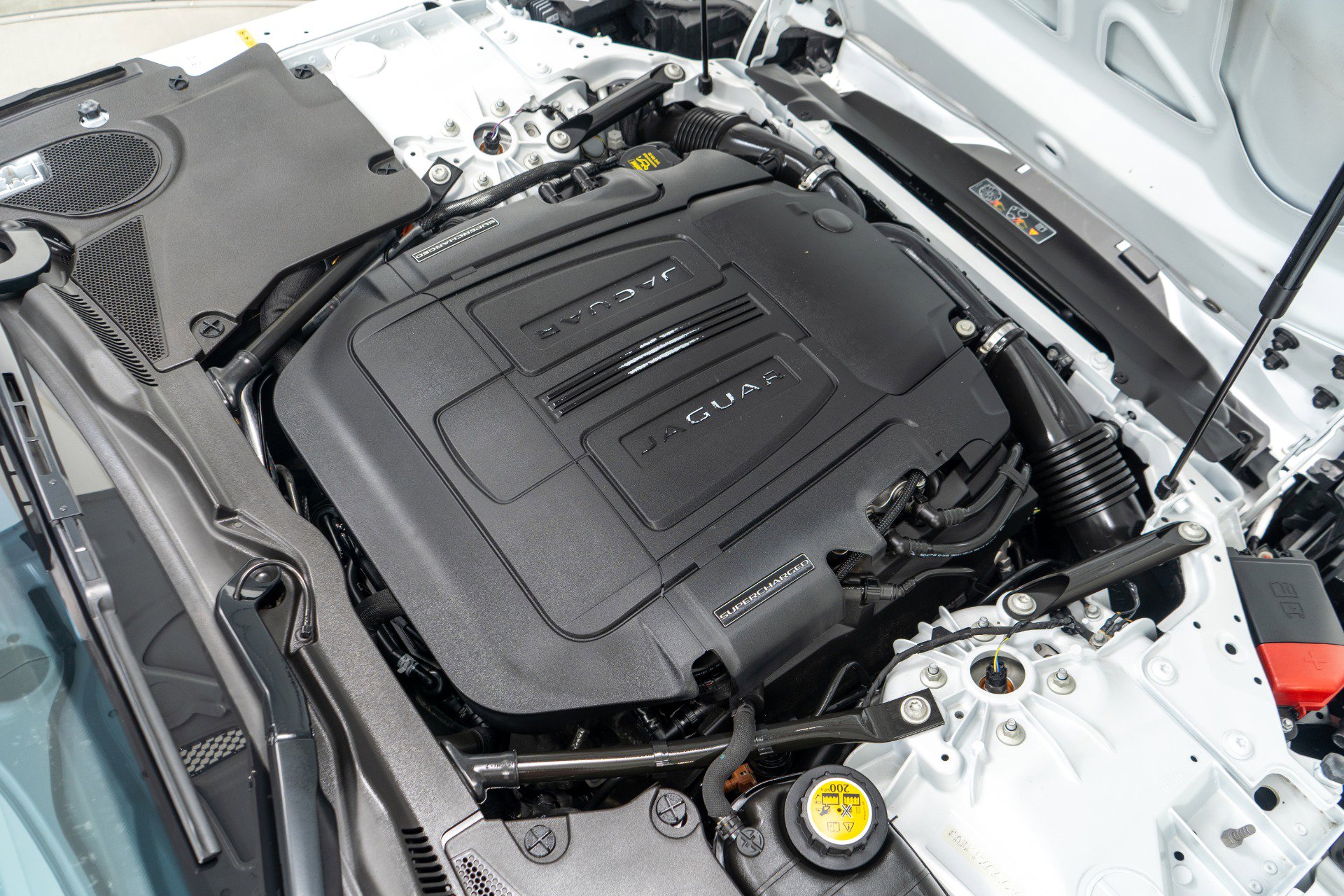 Used 2019 Jaguar F-TYPE R-Dynamic image 12