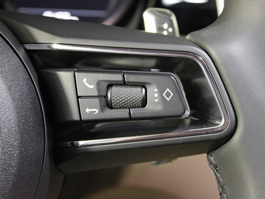 Certified 2025 Porsche Macan image 23