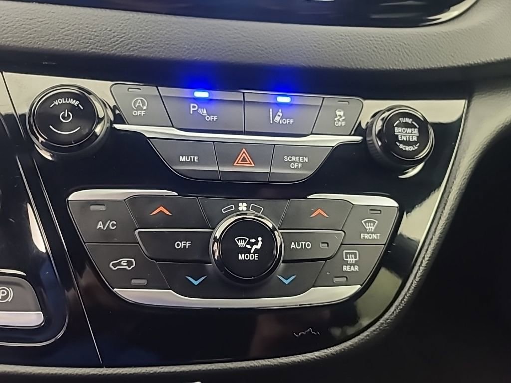 Used 2025 Chrysler Pacifica Select image 35