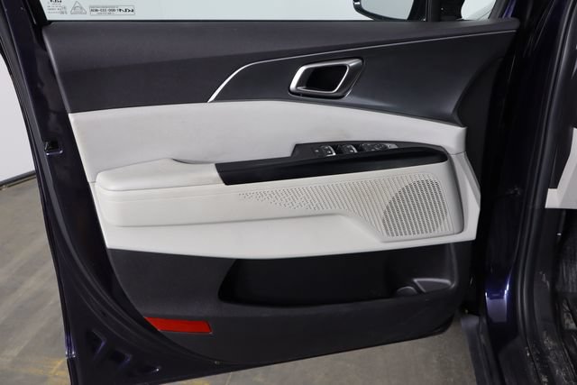 Used 2023 Kia Carnival LX FWD image 20