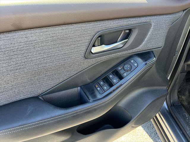 Used 2023 Nissan Rogue SV image 15