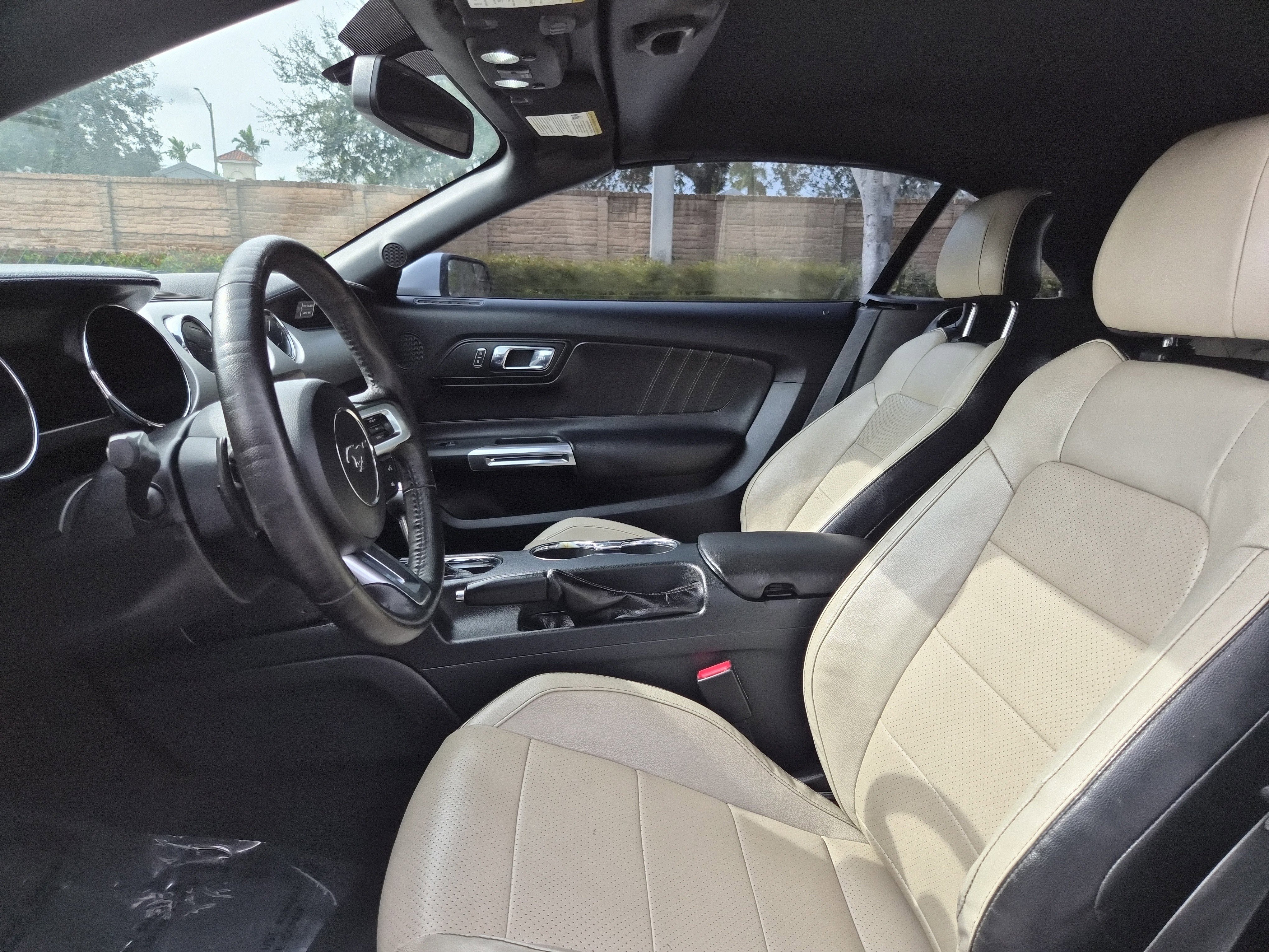 Used 2017 Ford Mustang Premium image 12