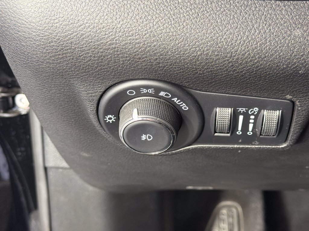 Used 2023 Jeep Compass Latitude AWD/4WD image 14