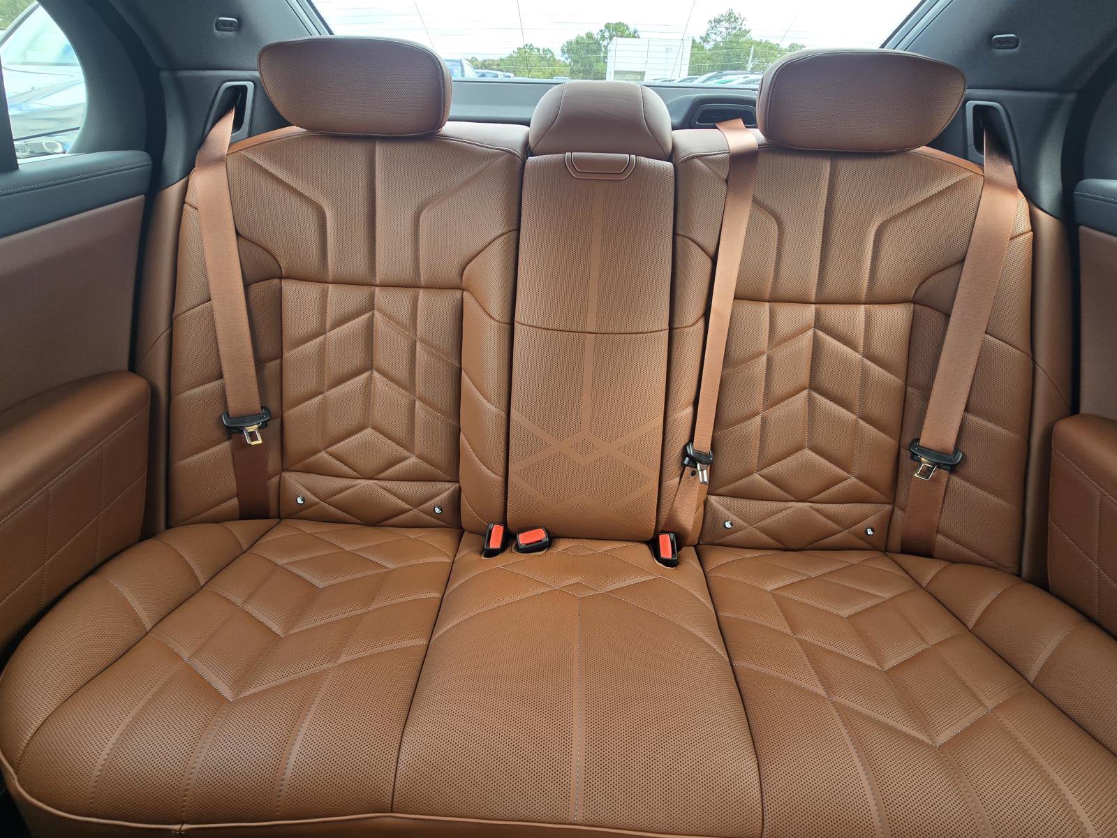 New 2026 BMW 750e xDrive image 9