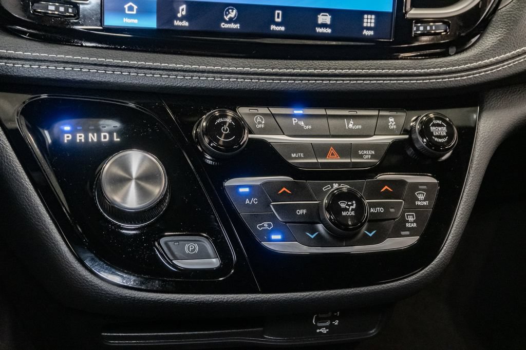 New 2026 Chrysler Pacifica Select FWD image 20