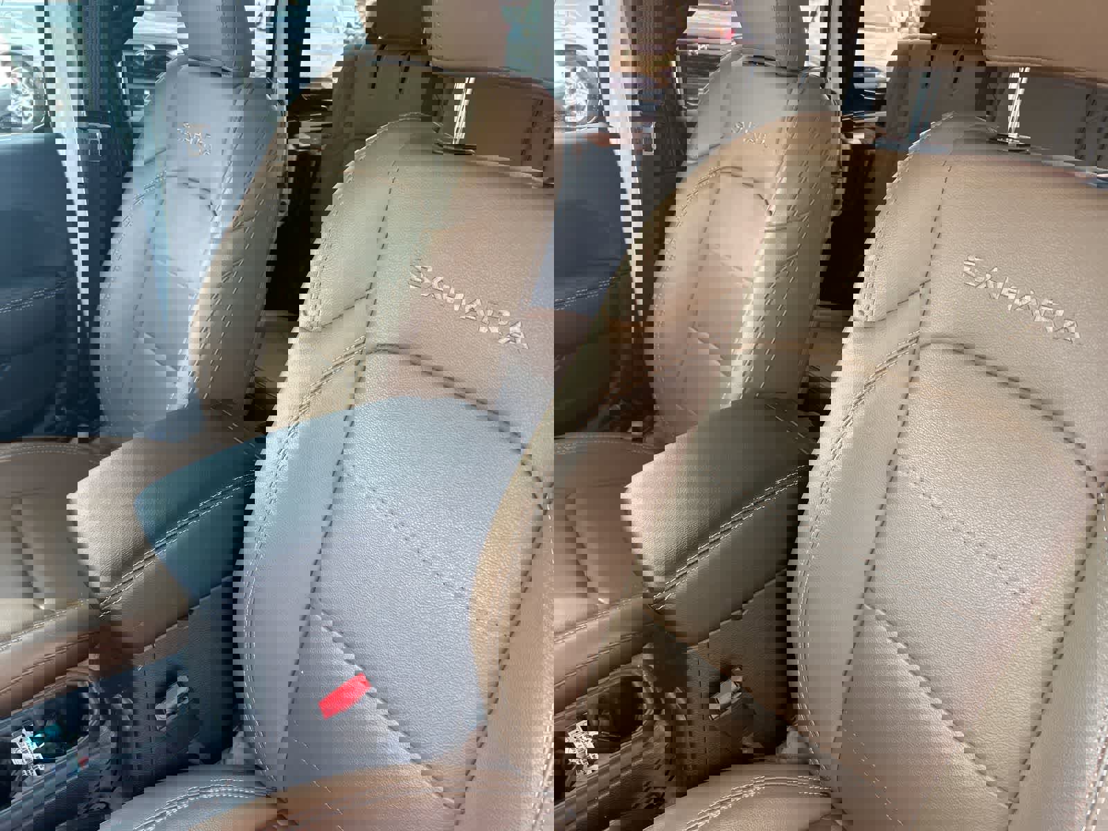 Used 2023 Jeep Wrangler Sahara image 32