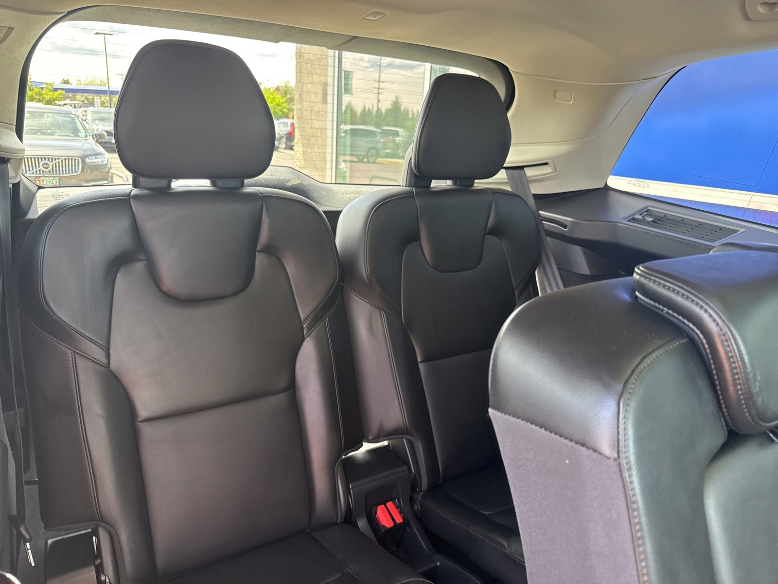 Used 2025 Volvo XC90 B5 Core image 18