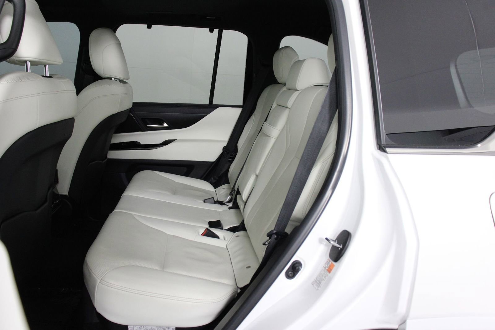 Used 2024 Lexus LX 600 4WD w/ Luxury Package image 31