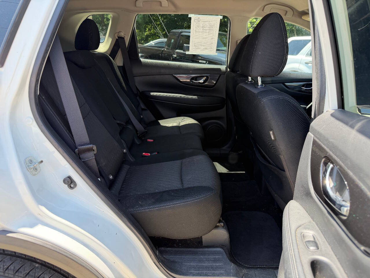 Used 2017 Nissan Rogue SV AWD/4WD image 11