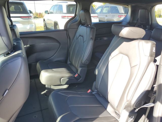 New 2026 Chrysler Pacifica Select FWD image 12