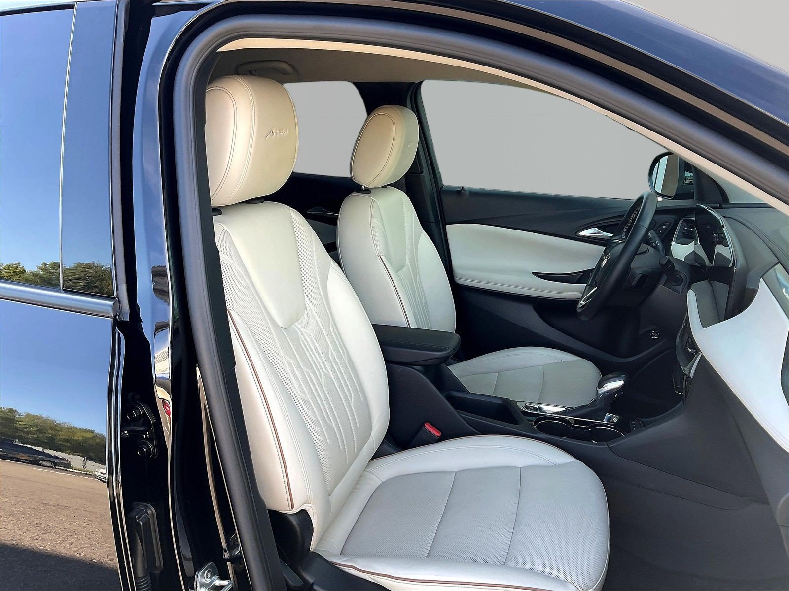 Used 2024 Buick Encore GX Avenir w/ Avenir Technology Package AWD/4WD image 28