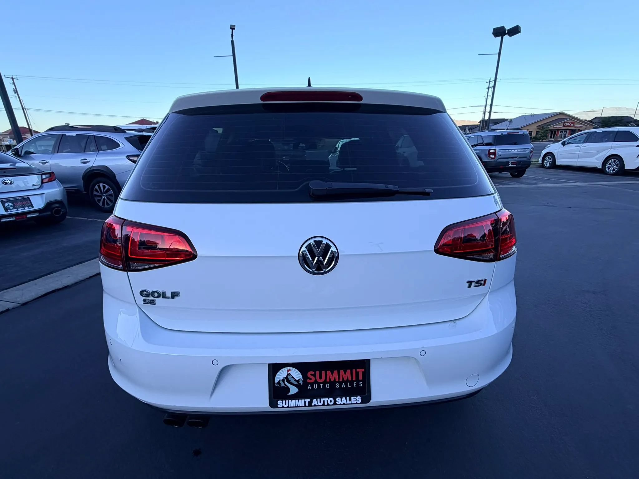 Used 2016 Volkswagen Golf SE w/ Lighting Package FWD image 4