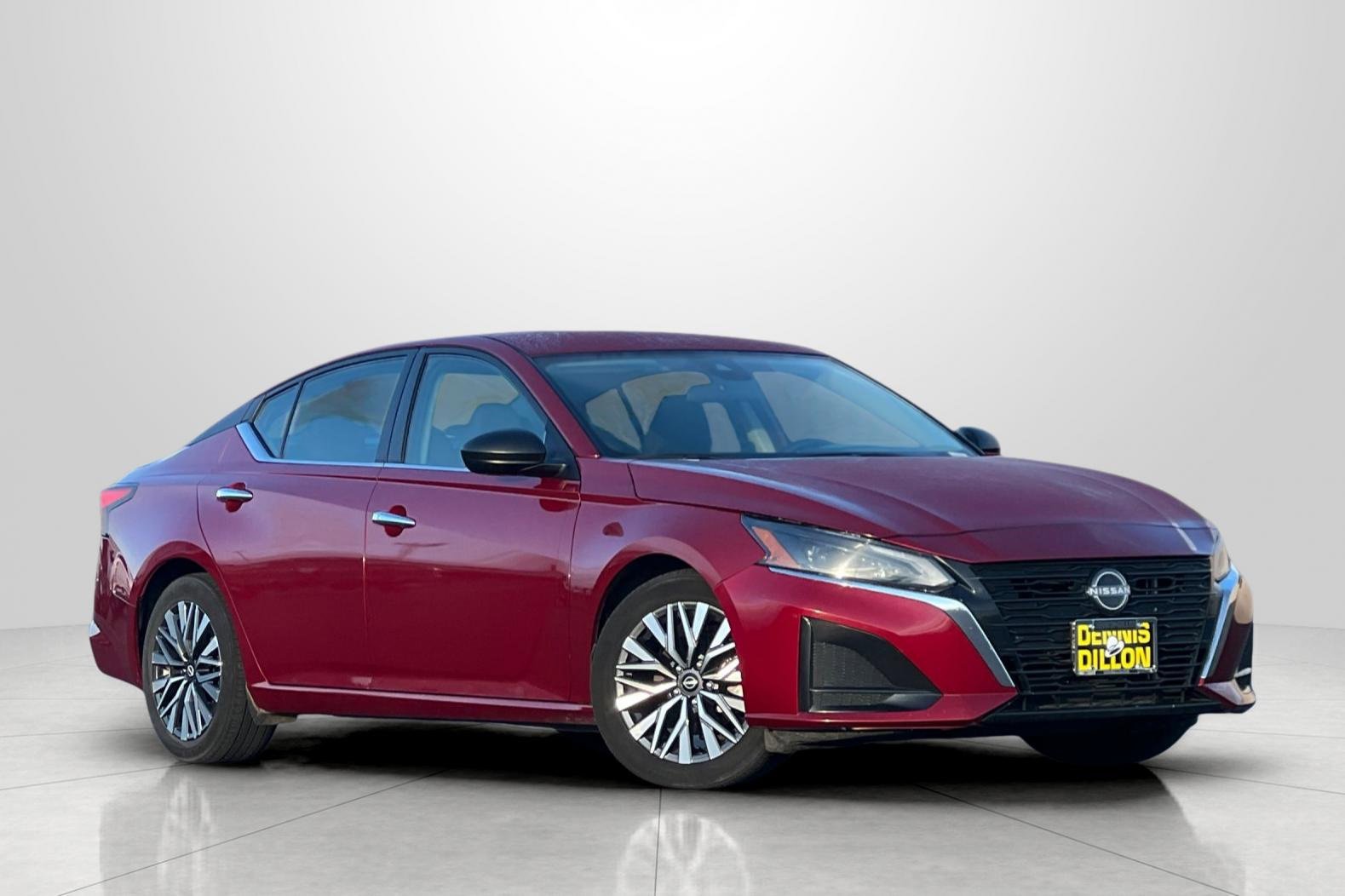 Used 2024 Nissan Altima 2.5 SV image 2