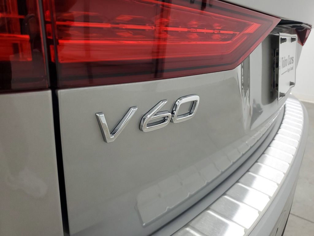 New 2025 Volvo V60 B5 Cross Country Ultra w/ Protection Package Premier image 9