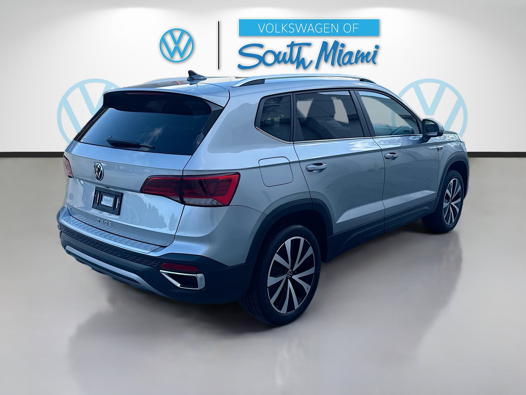 Certified 2024 Volkswagen Taos SE FWD image 6