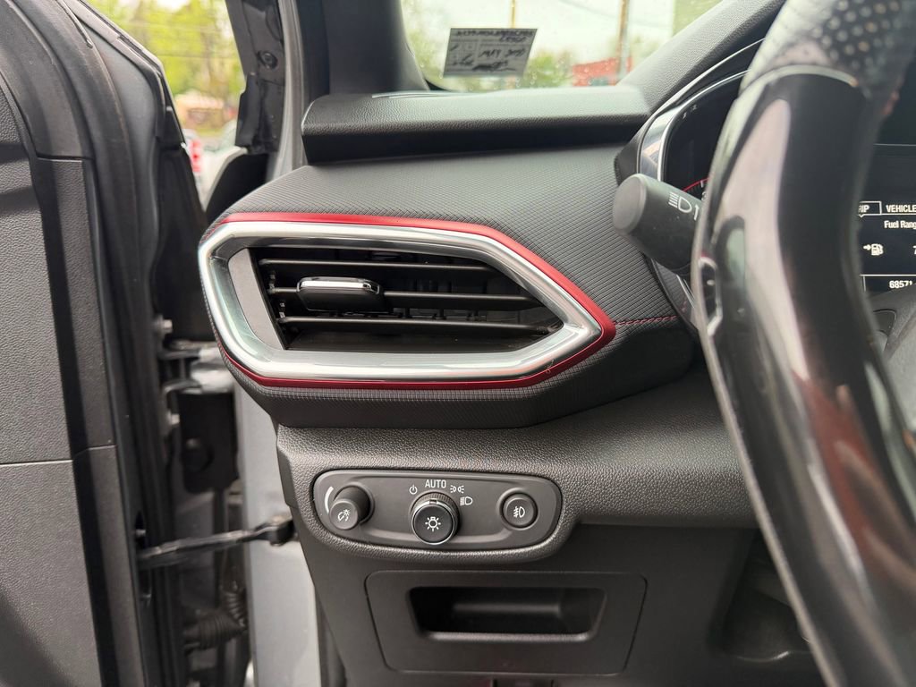 Used 2023 Chevrolet TrailBlazer RS FWD image 14