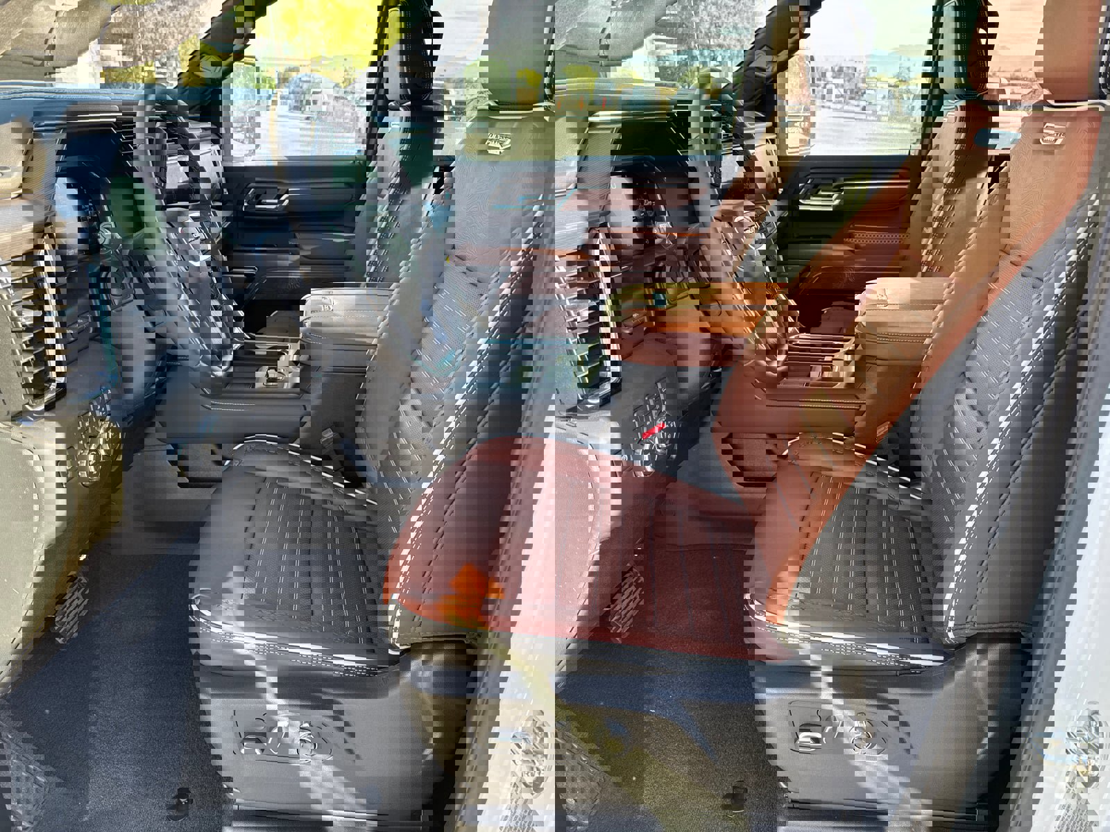 New 2026 GMC Sierra 3500 Denali Ultimate w/ LPO, Black Badging Package image 26