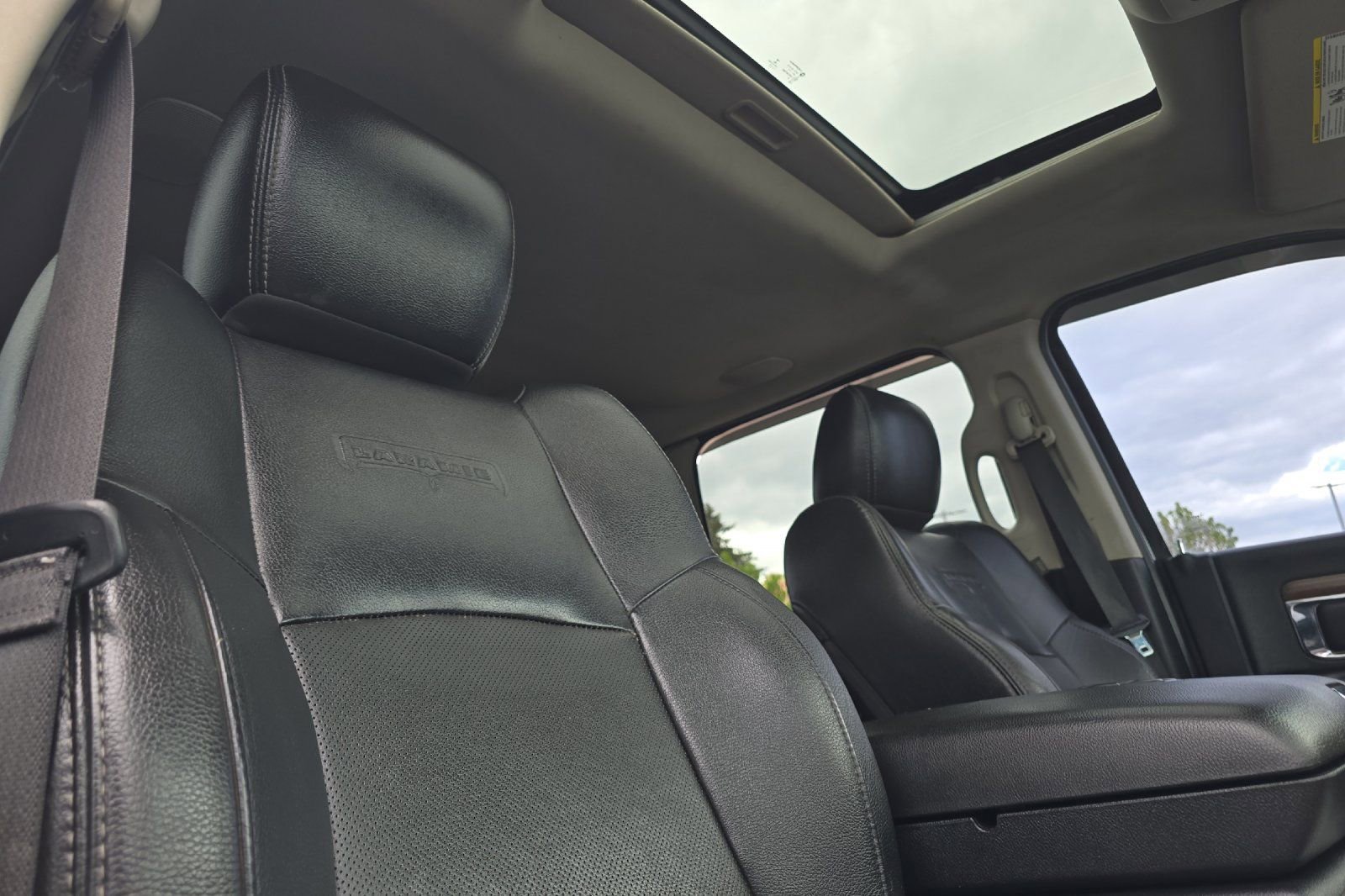 Used 2014 RAM 3500 Laramie AWD/4WD image 16