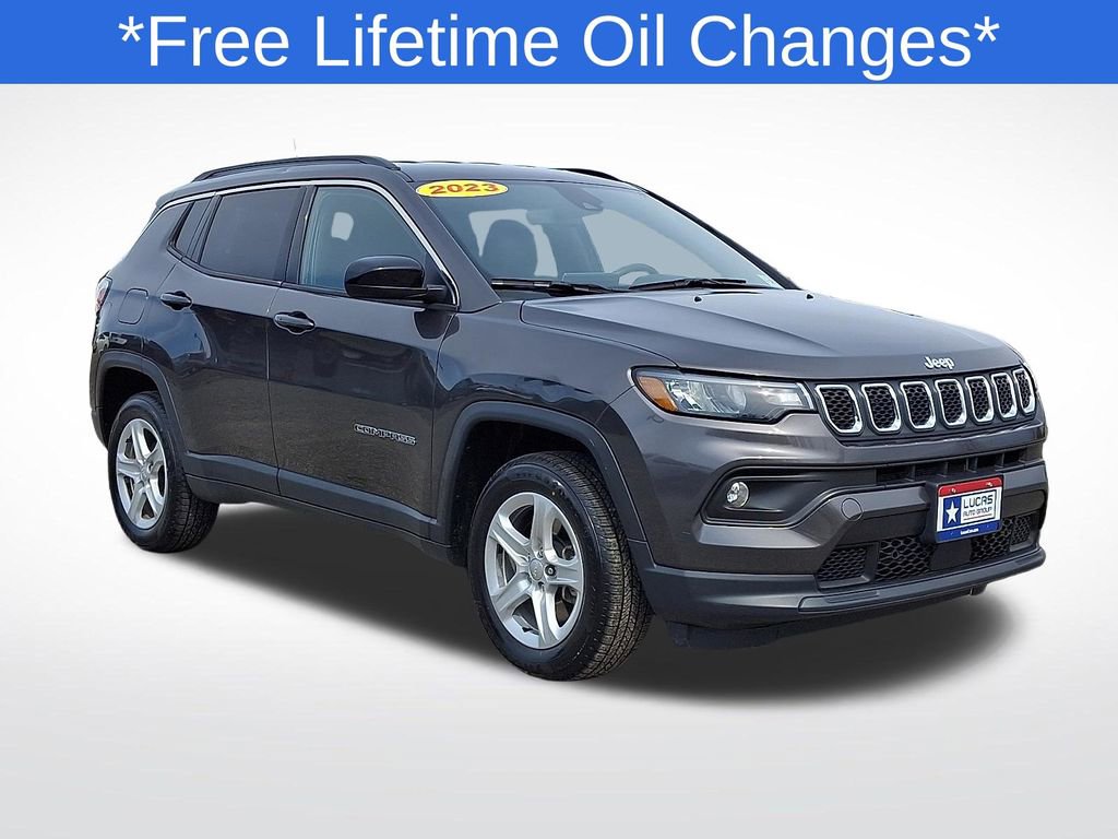 Used 2023 Jeep Compass Latitude image 1