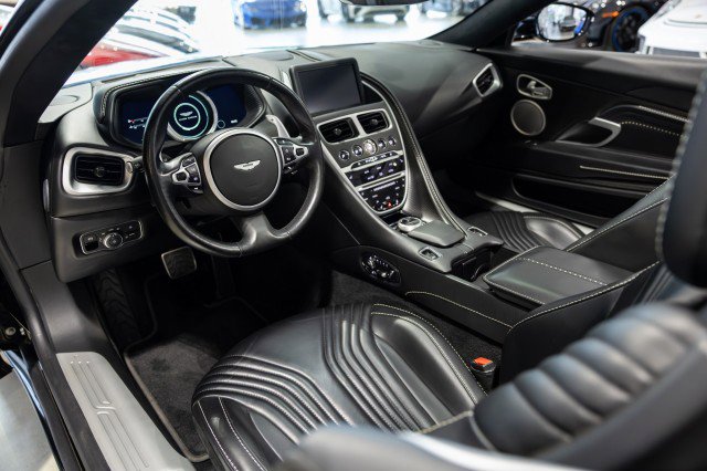 Used 2021 Aston Martin DB11 Volante image 26