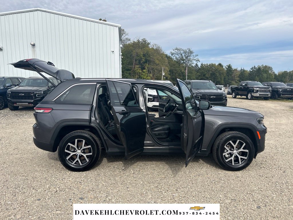 Used 2024 Jeep Grand Cherokee Limited w/ Trailer Tow Package AWD/4WD image 15