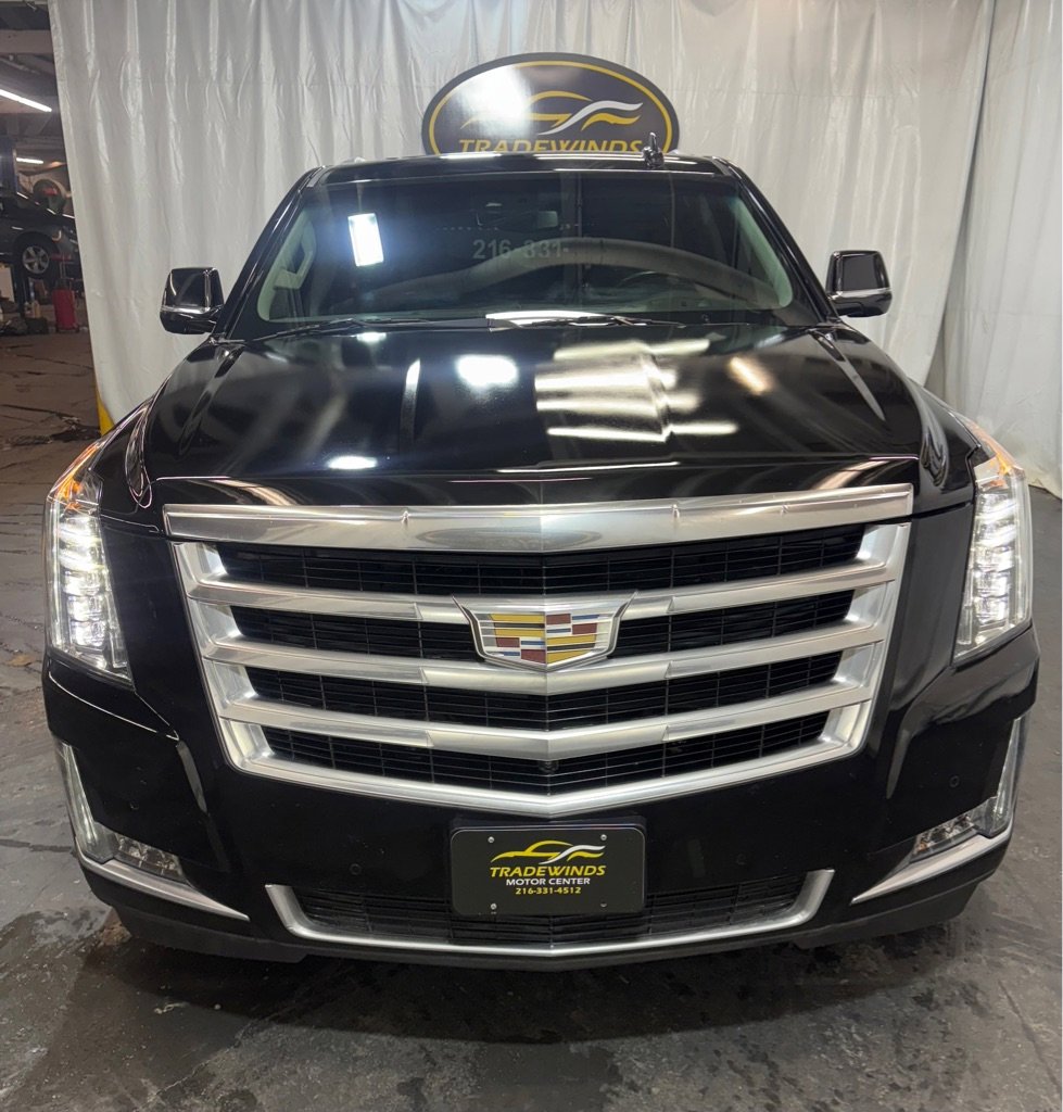 Used 2017 Cadillac Escalade ESV Luxury image 2