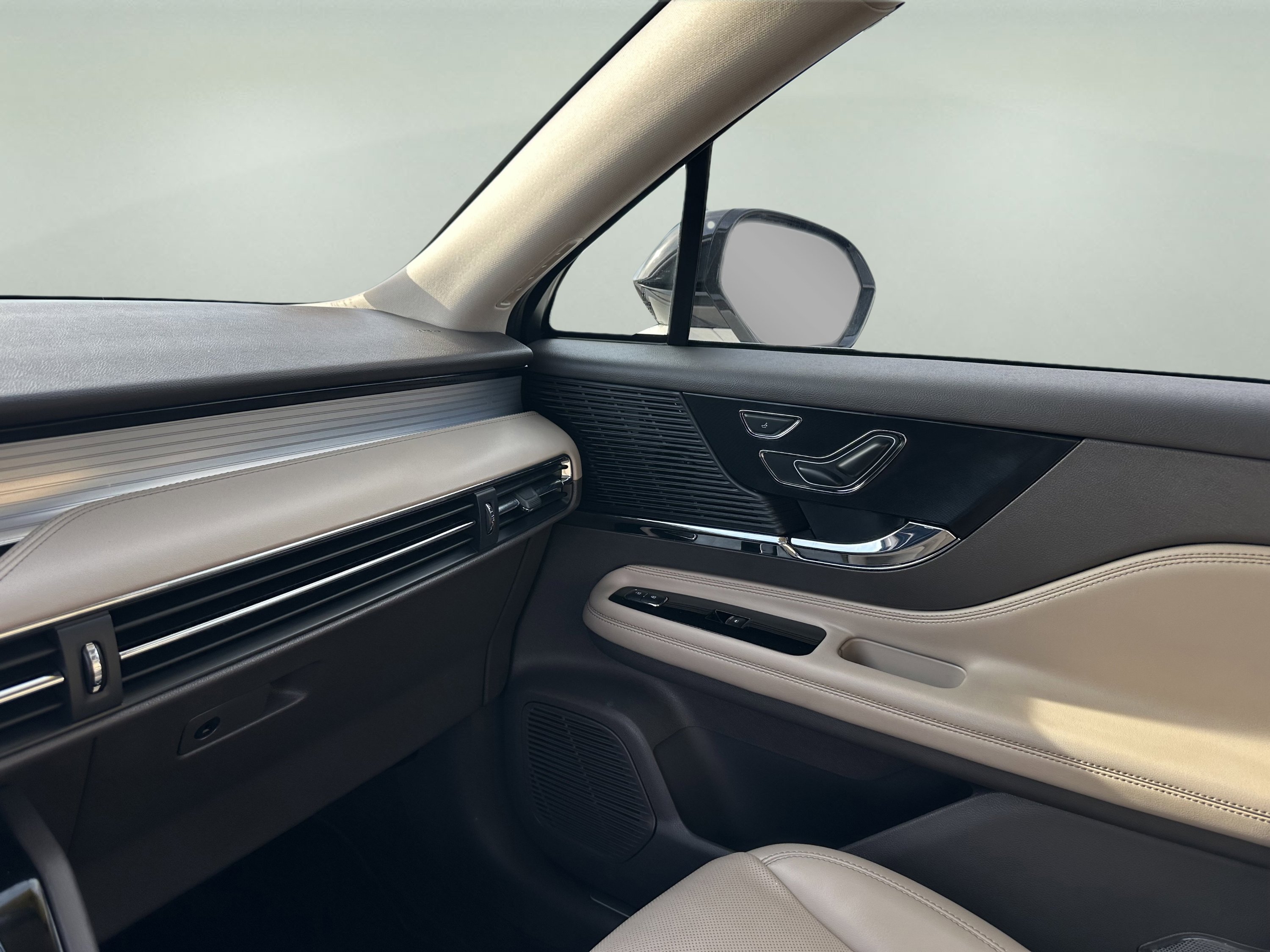 Certified 2022 Lincoln Corsair AWD w/ Premium Package image 16