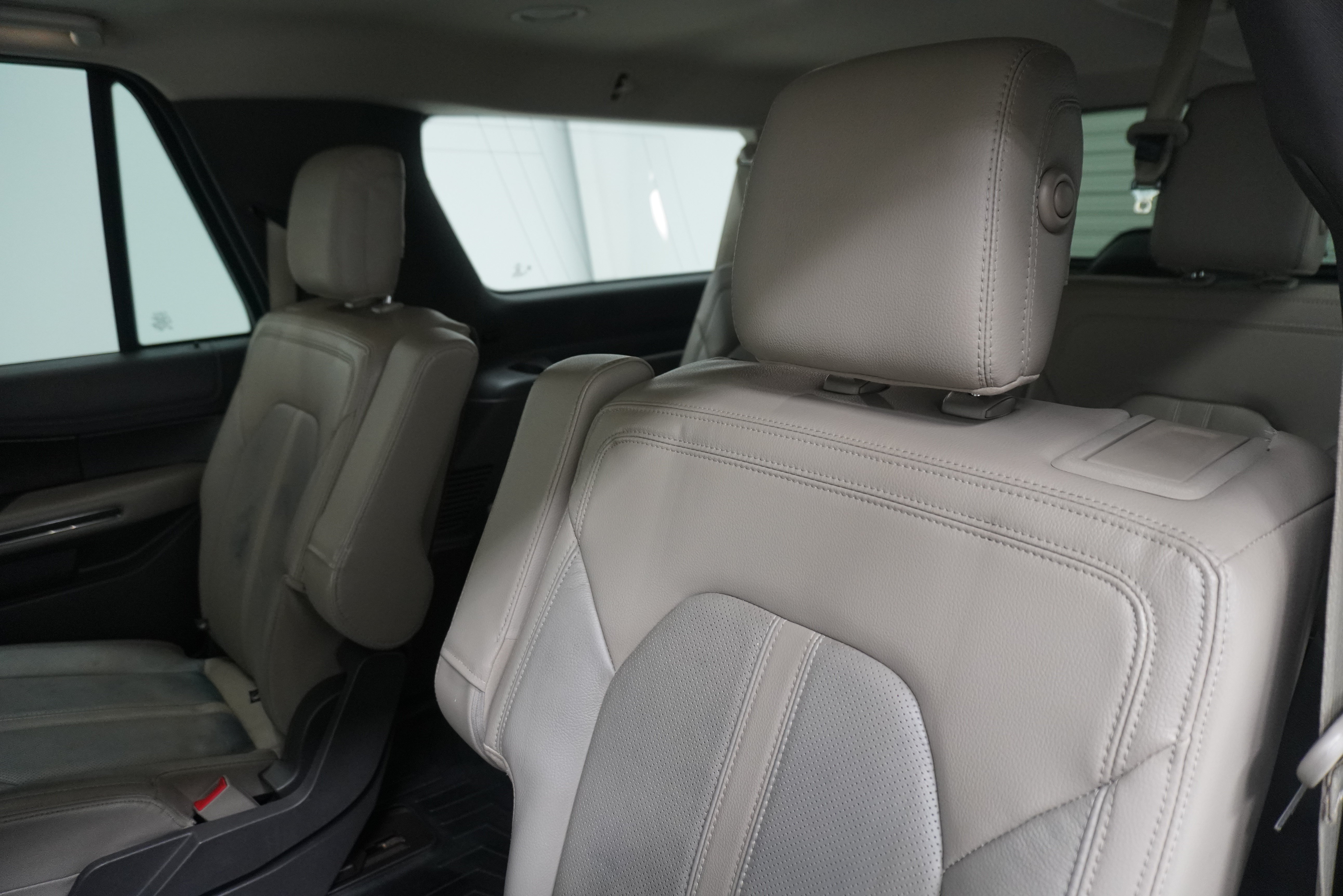 Used 2020 Ford Expedition Max Limited RWD image 12