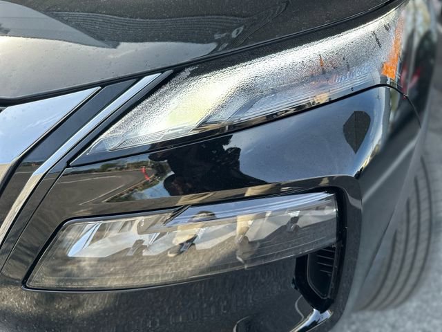 Used 2023 Nissan Rogue S image 9