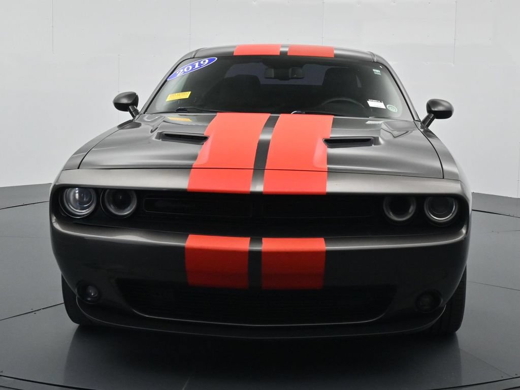 Used 2019 Dodge Challenger SXT w/ Blacktop Package RWD image 3