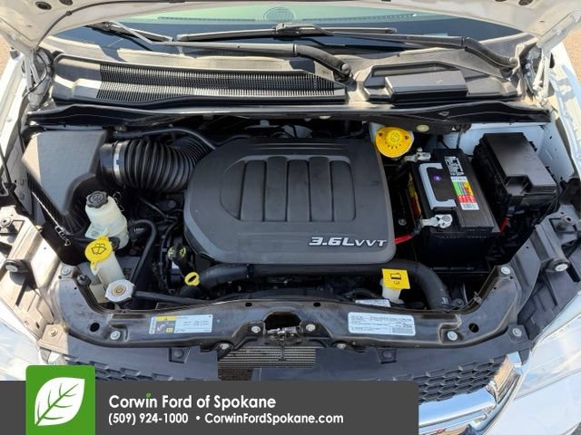 Used 2016 Dodge Grand Caravan SE FWD image 32