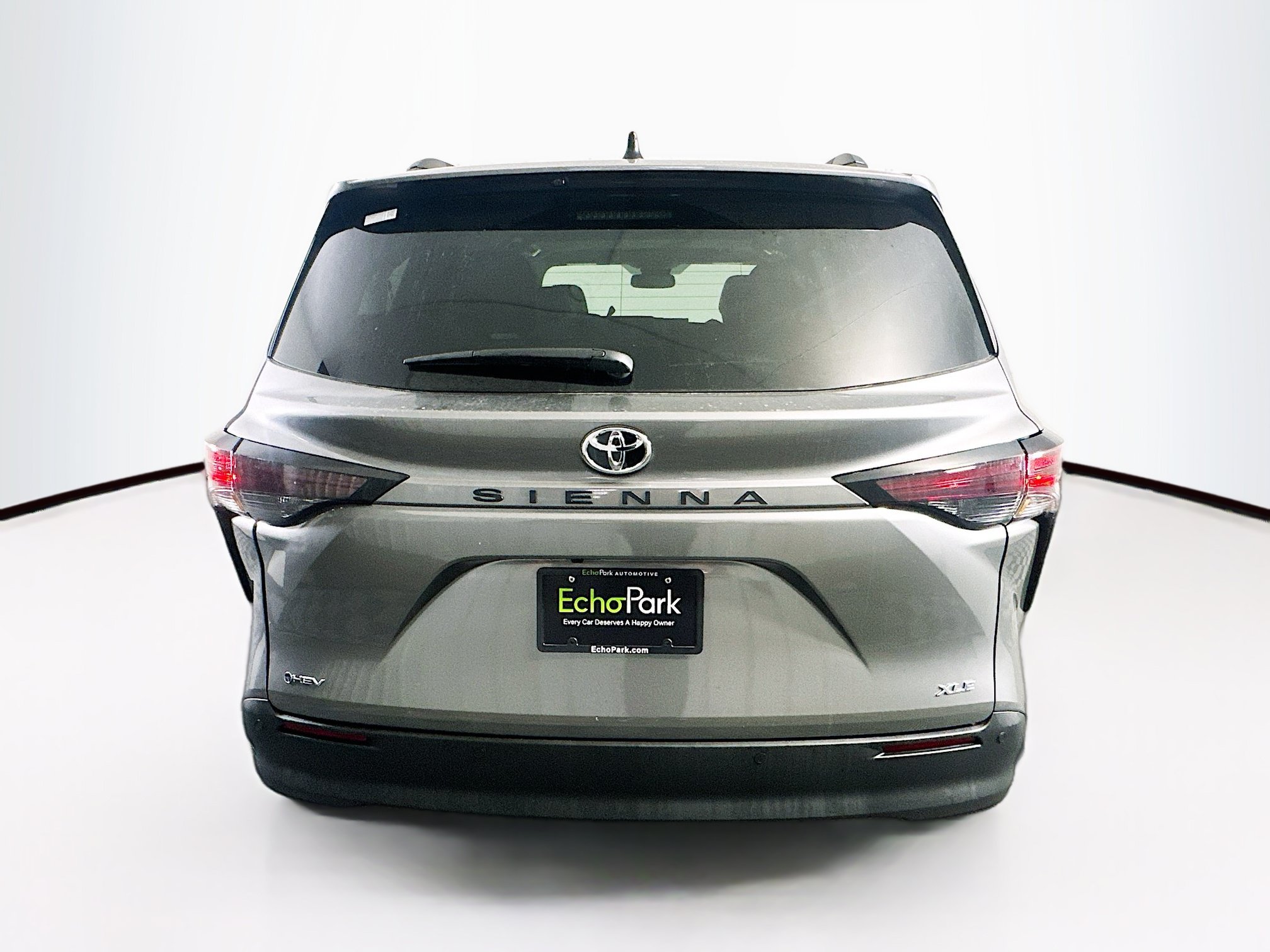 Used 2026 Toyota Sienna XLE FWD image 7