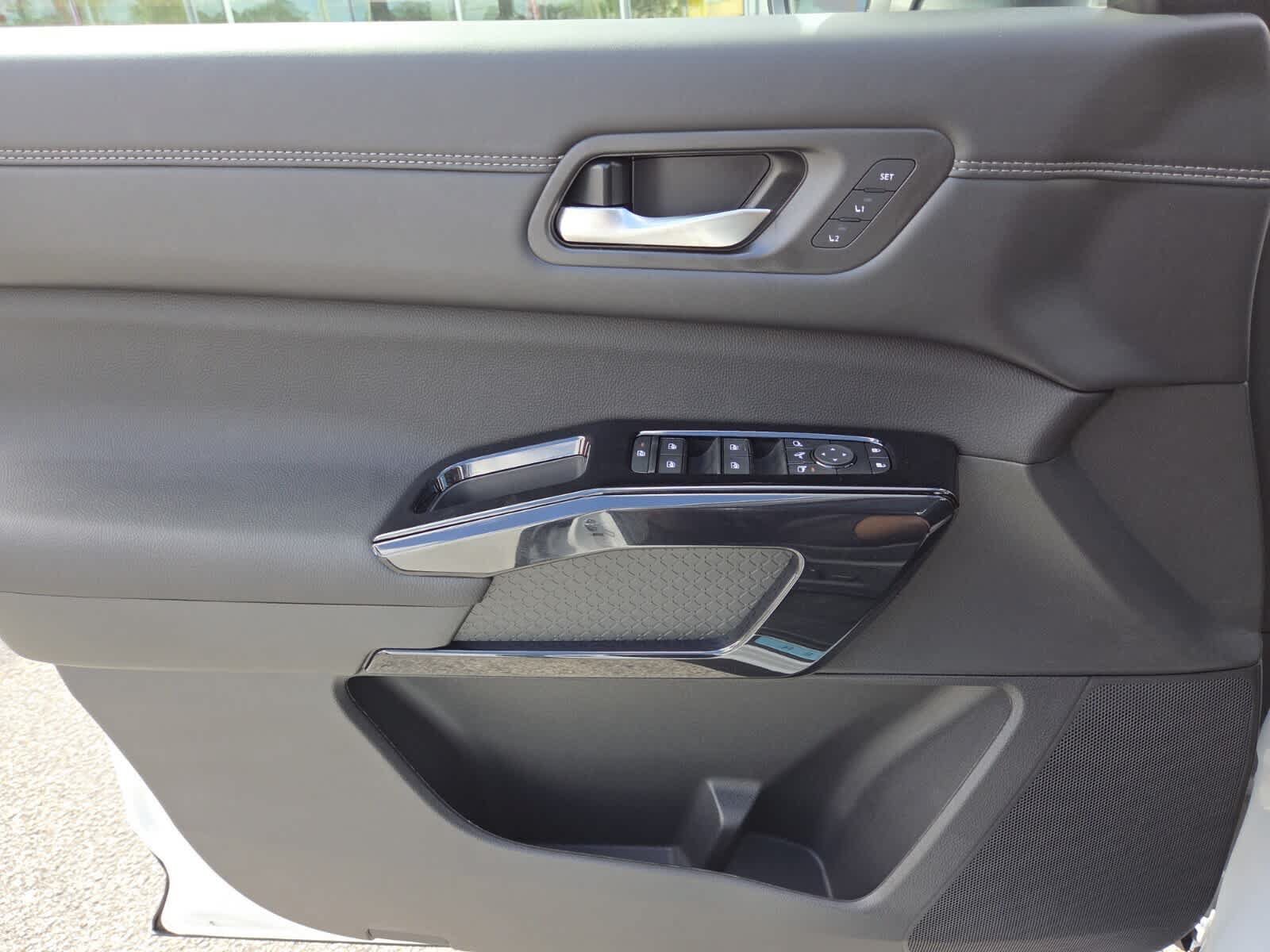 New 2026 Nissan Pathfinder Platinum FWD image 15