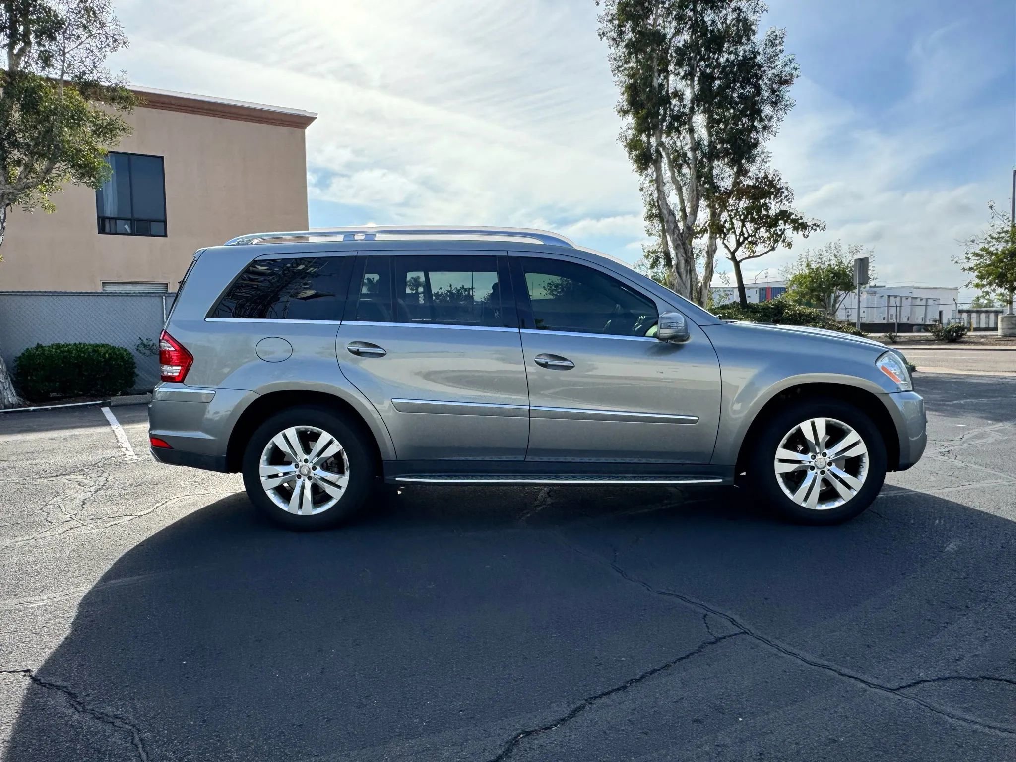 Used 2012 Mercedes-Benz GL 450 4MATIC image 3