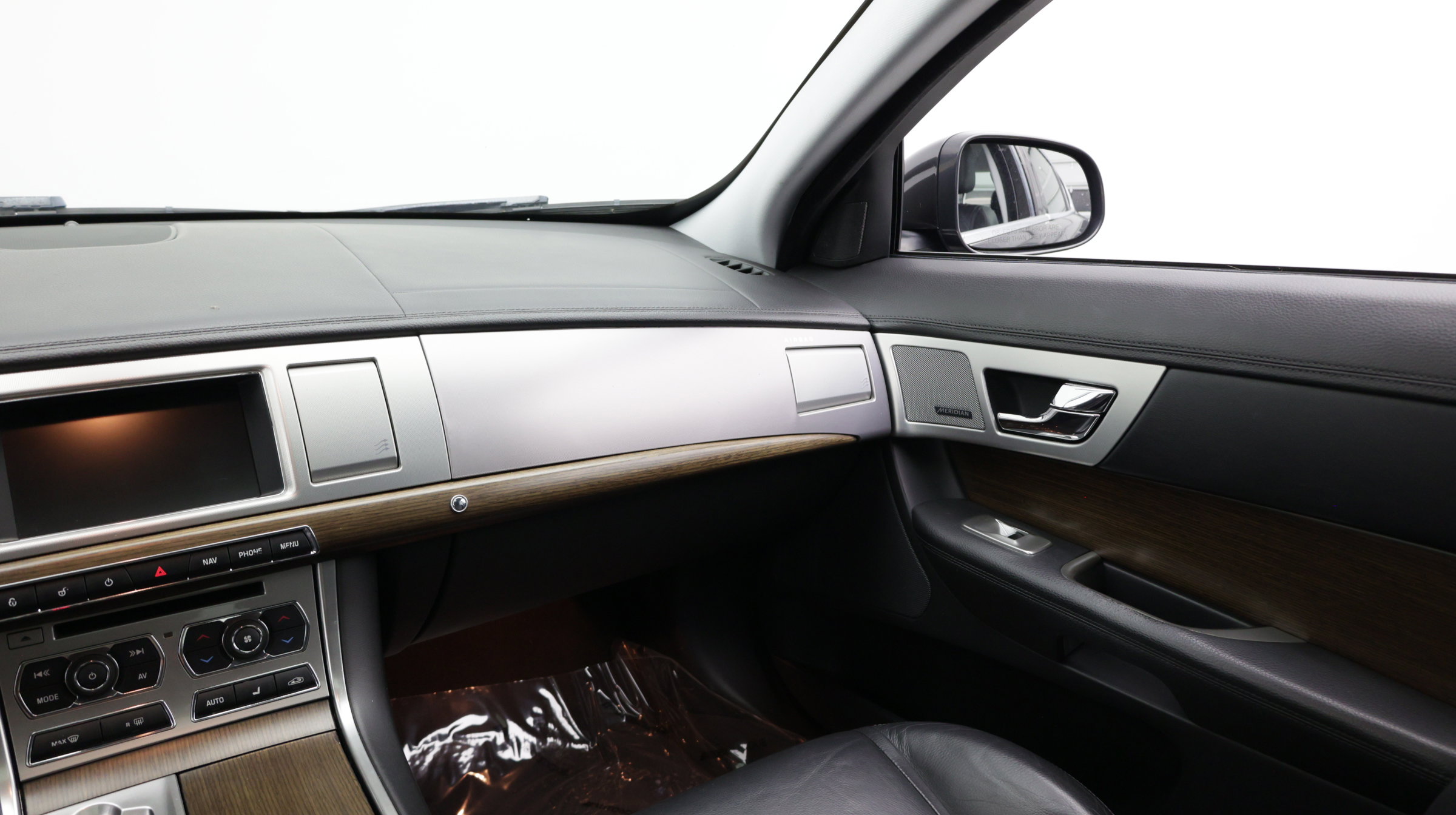 Used 2013 Jaguar XF RWD image 34