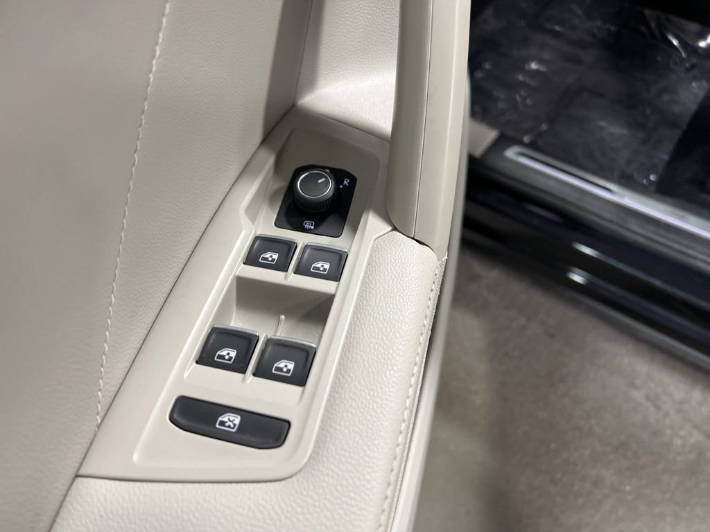 Used 2024 Volkswagen Tiguan SE R-Line image 24