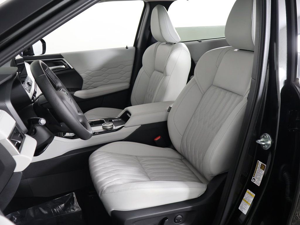 New 2025 Mitsubishi Outlander AWD image 36