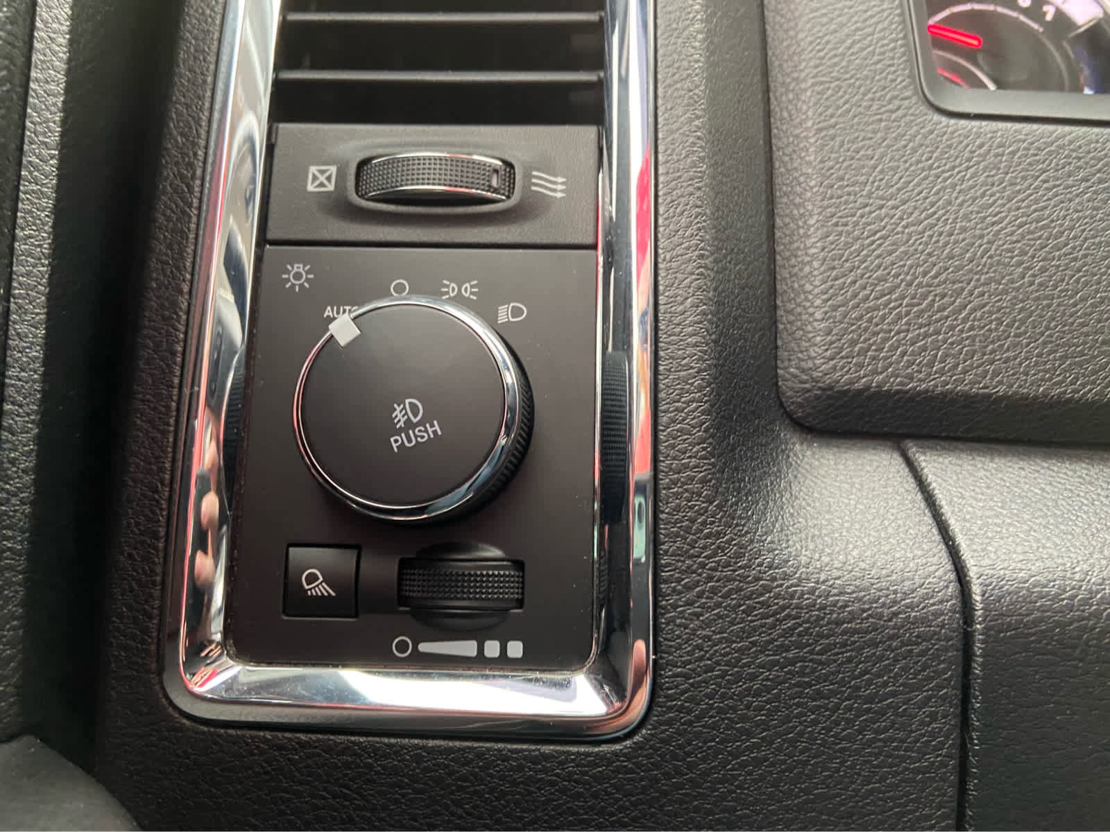 Used 2018 RAM 1500 Laramie w/ Convenience Group image 35