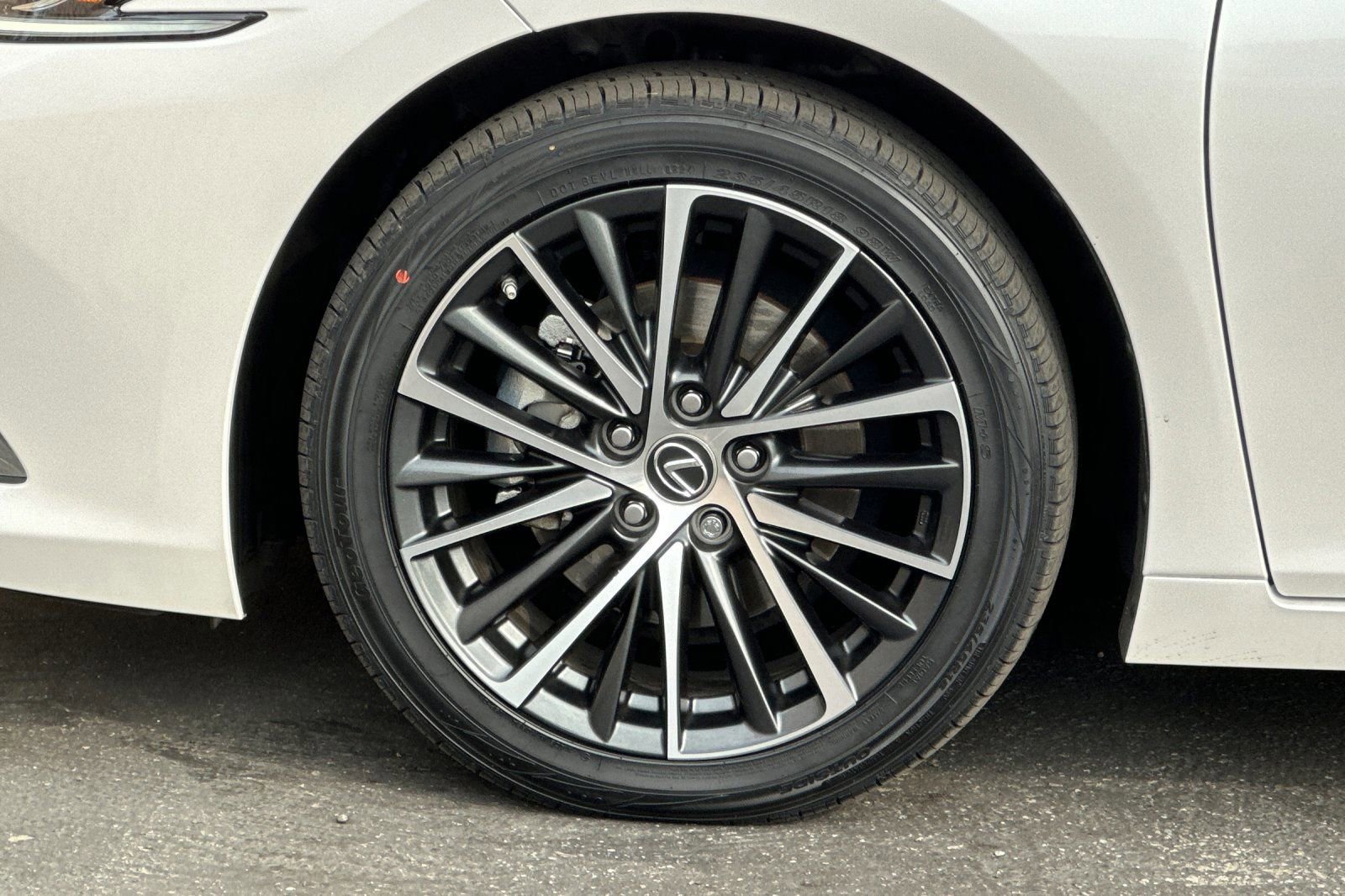 Certified 2024 Lexus ES 350 w/ Premium Package image 29